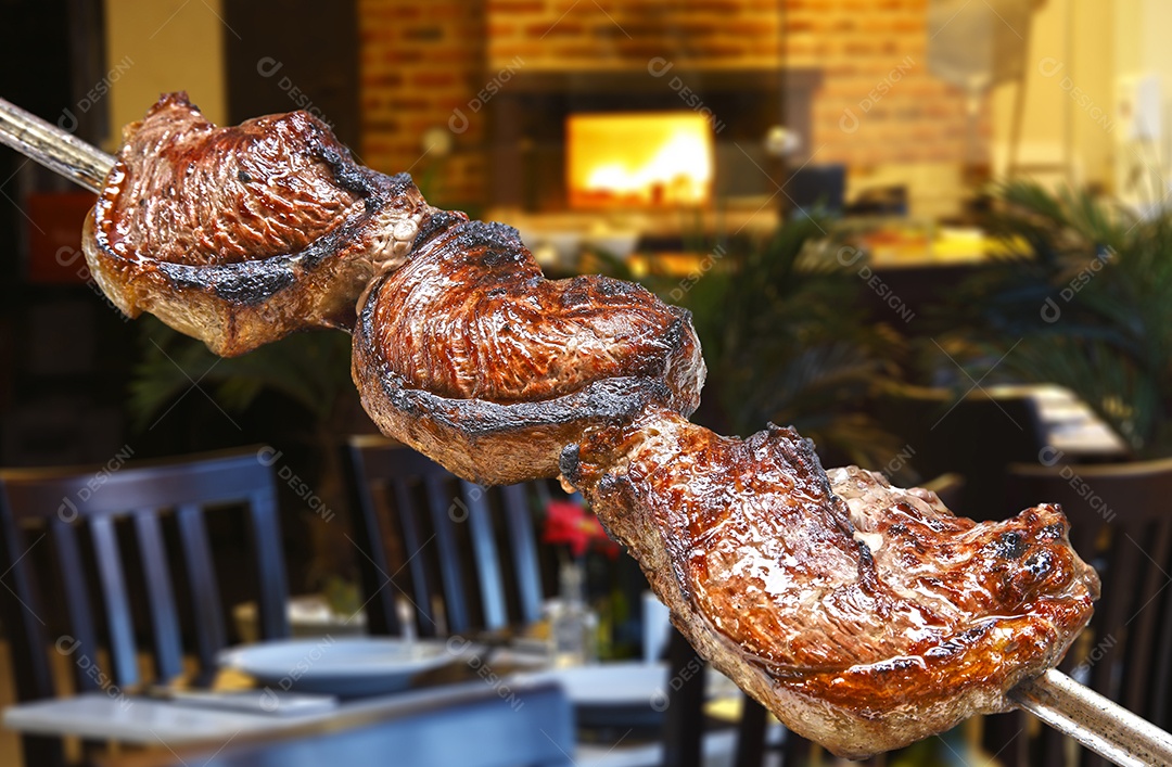 Espeto de picanha assado bem passado