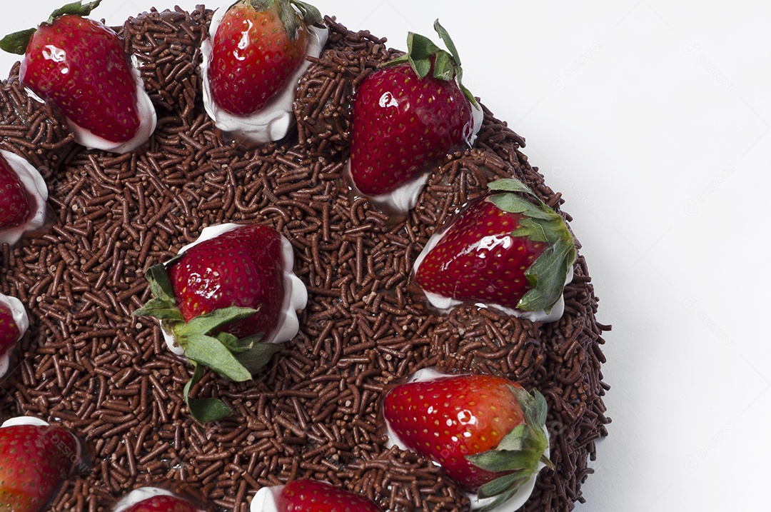 Bolo de brigadeiro com morango