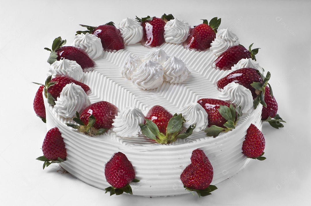 Bolo de chantilly com morango