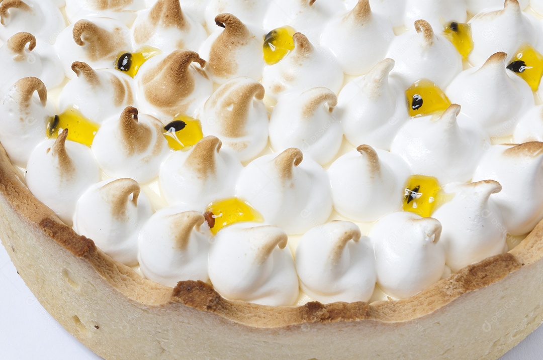 Bolo de maracujá com suspiro