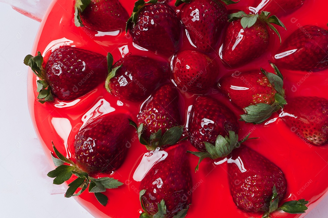 Bolo de morango rosado ao creme