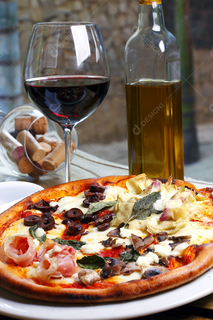 Pizza de folhas com azeitonas