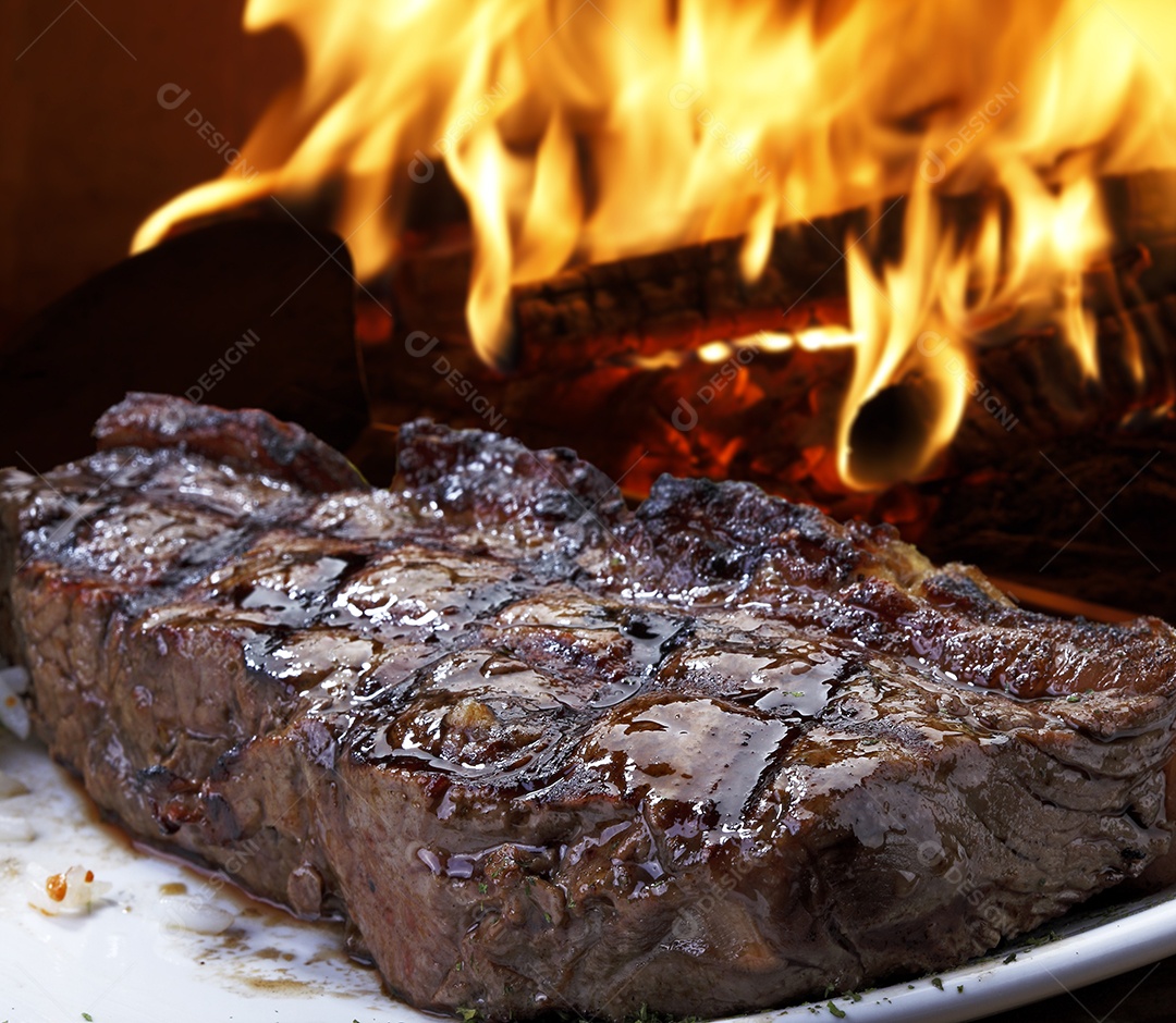 Bife assado ao molho barbecue