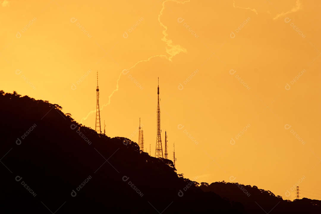 vista das antenas de sumare no rio de janeiro