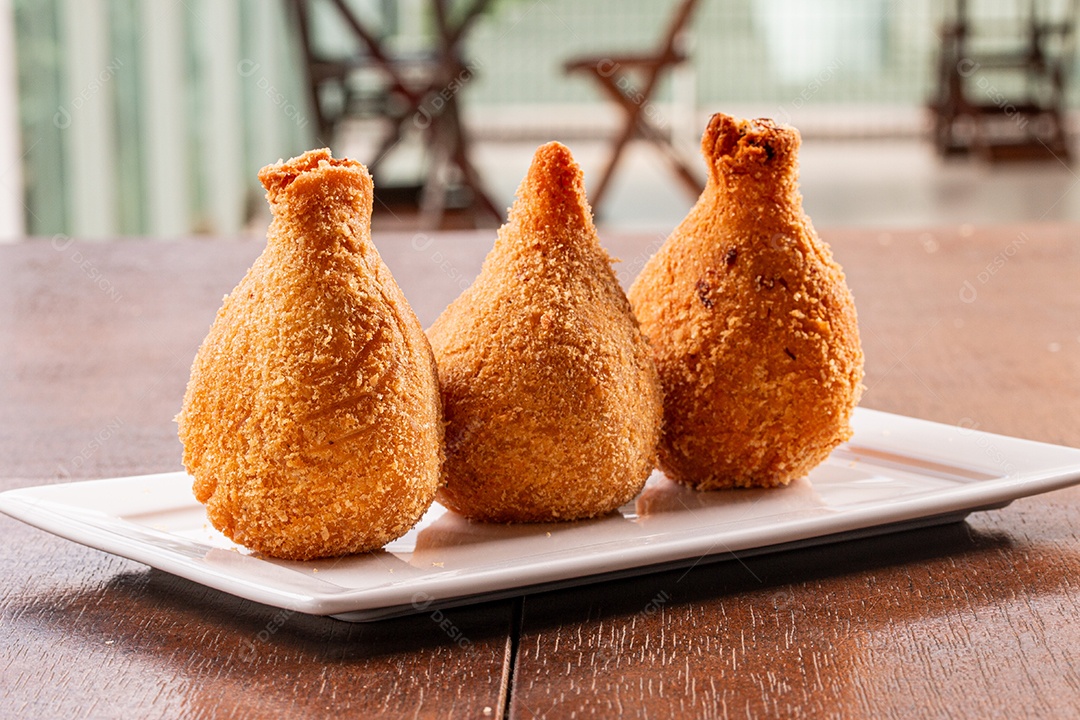 Deliciosos salgados de coxinhas