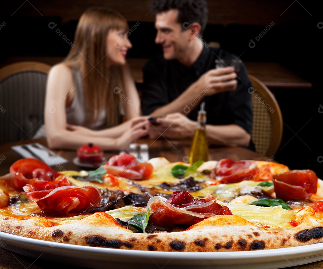 Pizza de presunto parma com queijo