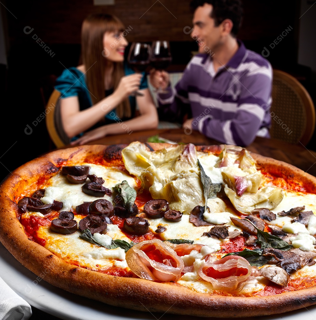 Pizza de azeitona e cogumelo