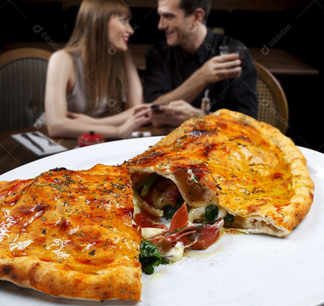 Calzone recheado delicioso