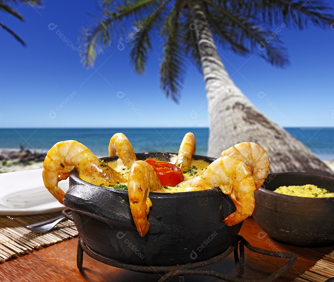 Moqueca de camarão com farofa