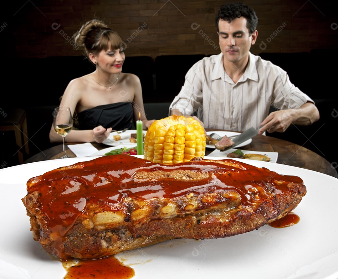 Costela com molho barbecue e milho cozido