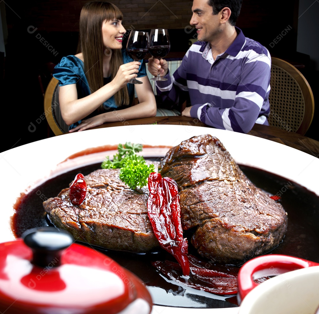 Carne grelhada ao molho de vinho tinto