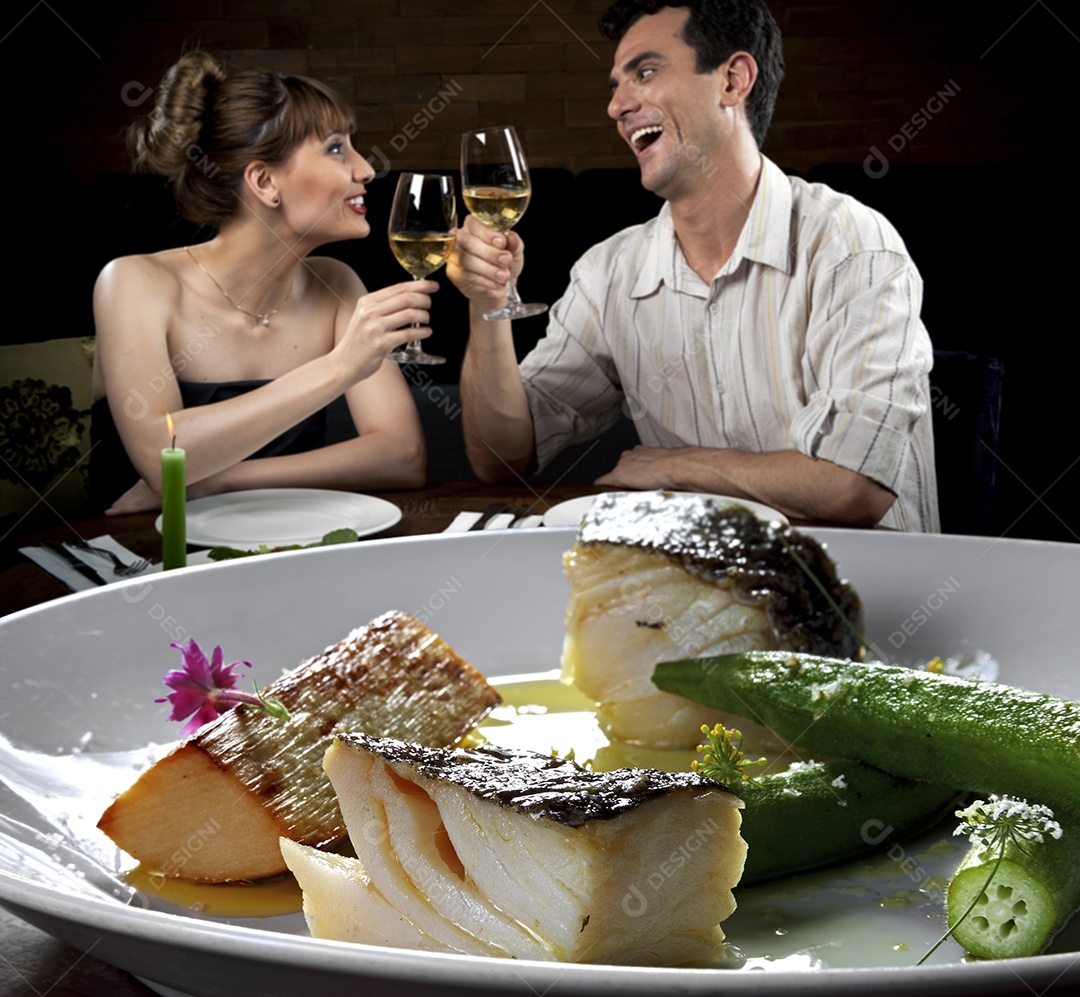 Peixe grelhados com aspargo e palmito