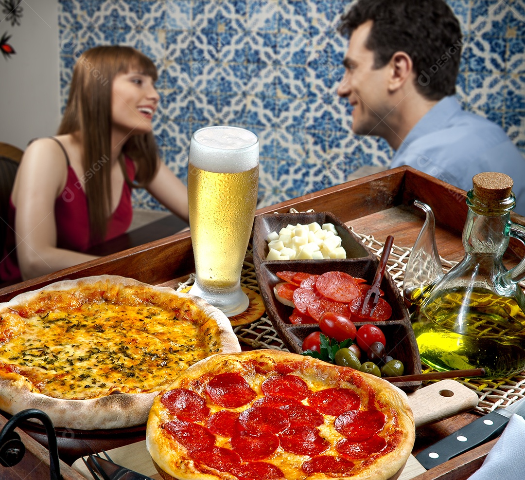 Duas pizzas calabresa e queijo