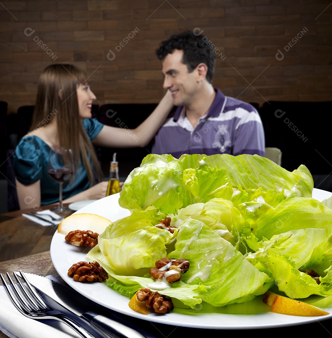 Alface ôrganico salada com nozes