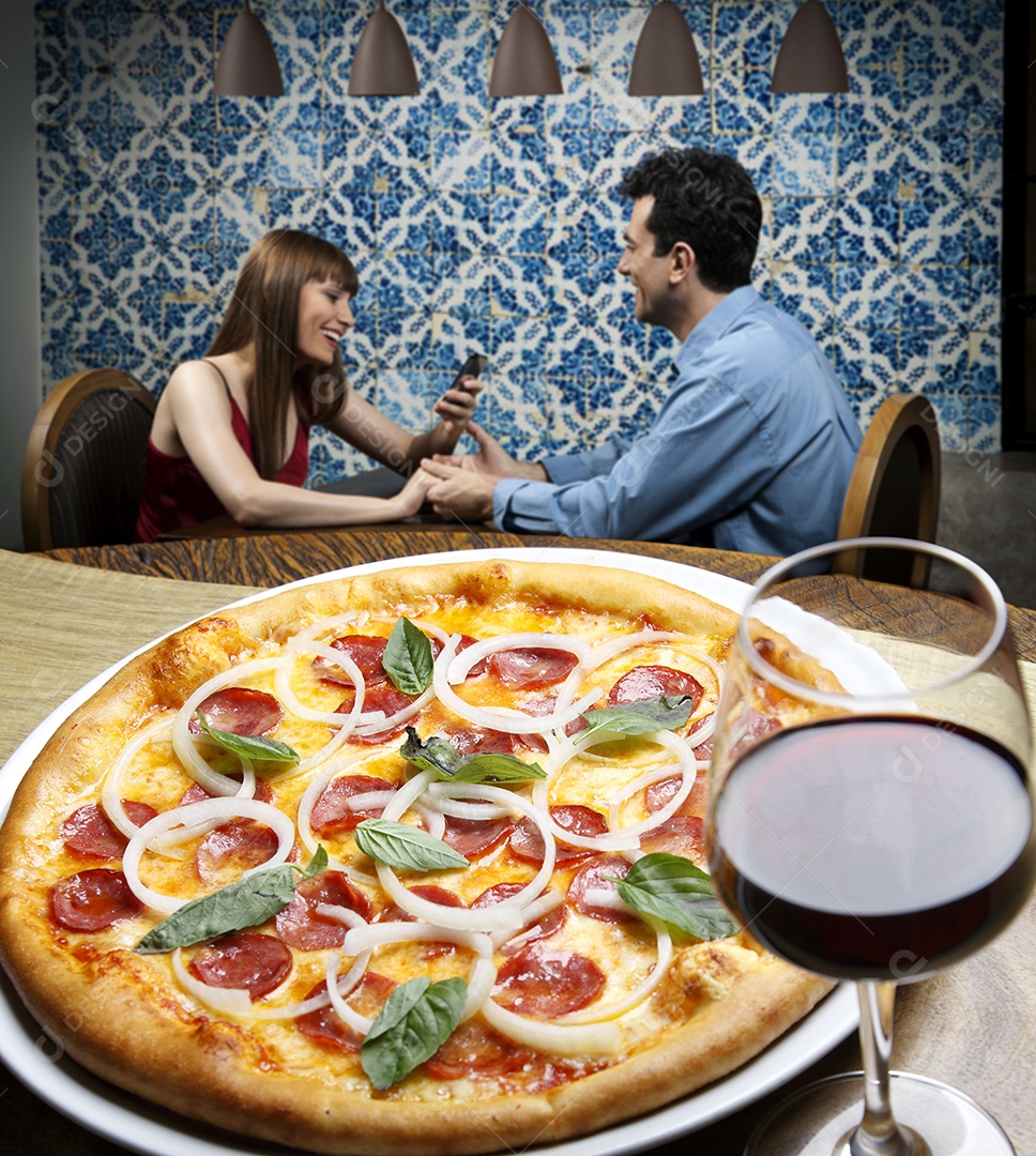 Pizza de calabresa acebolada