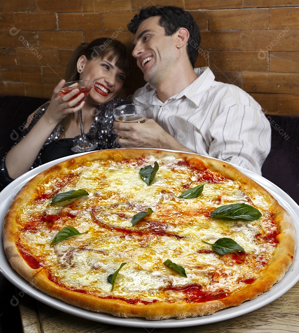 Pizza de simples de queijo e folha