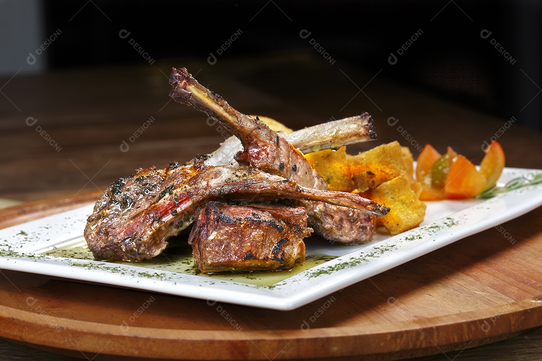 Costela assada com azeite e verduras