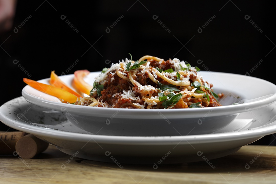 Macarrão a bolonhesa com queijo