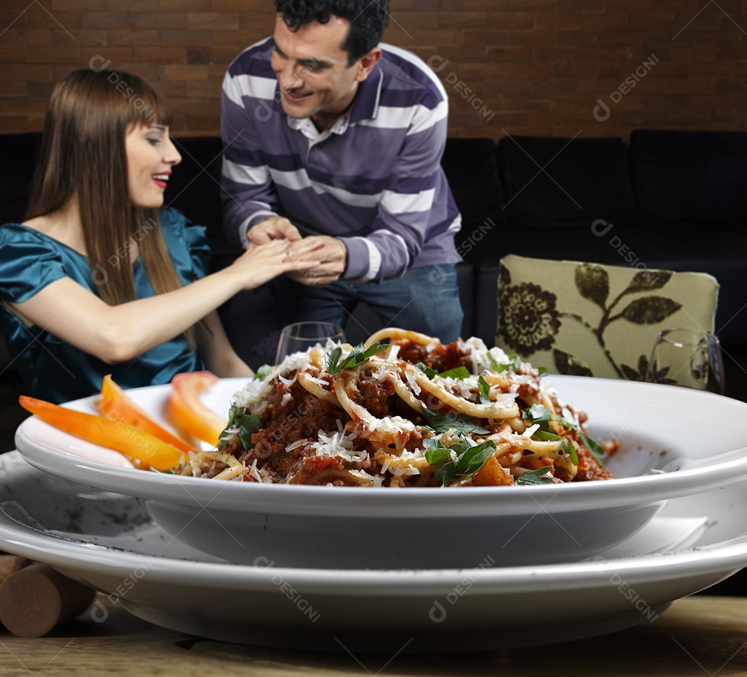 Macarrão ao molho bolonhesa com queijo