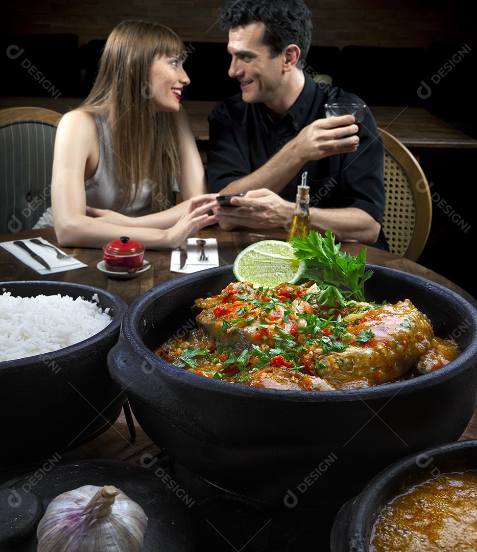 Moqueca de peixe e panela de arroz