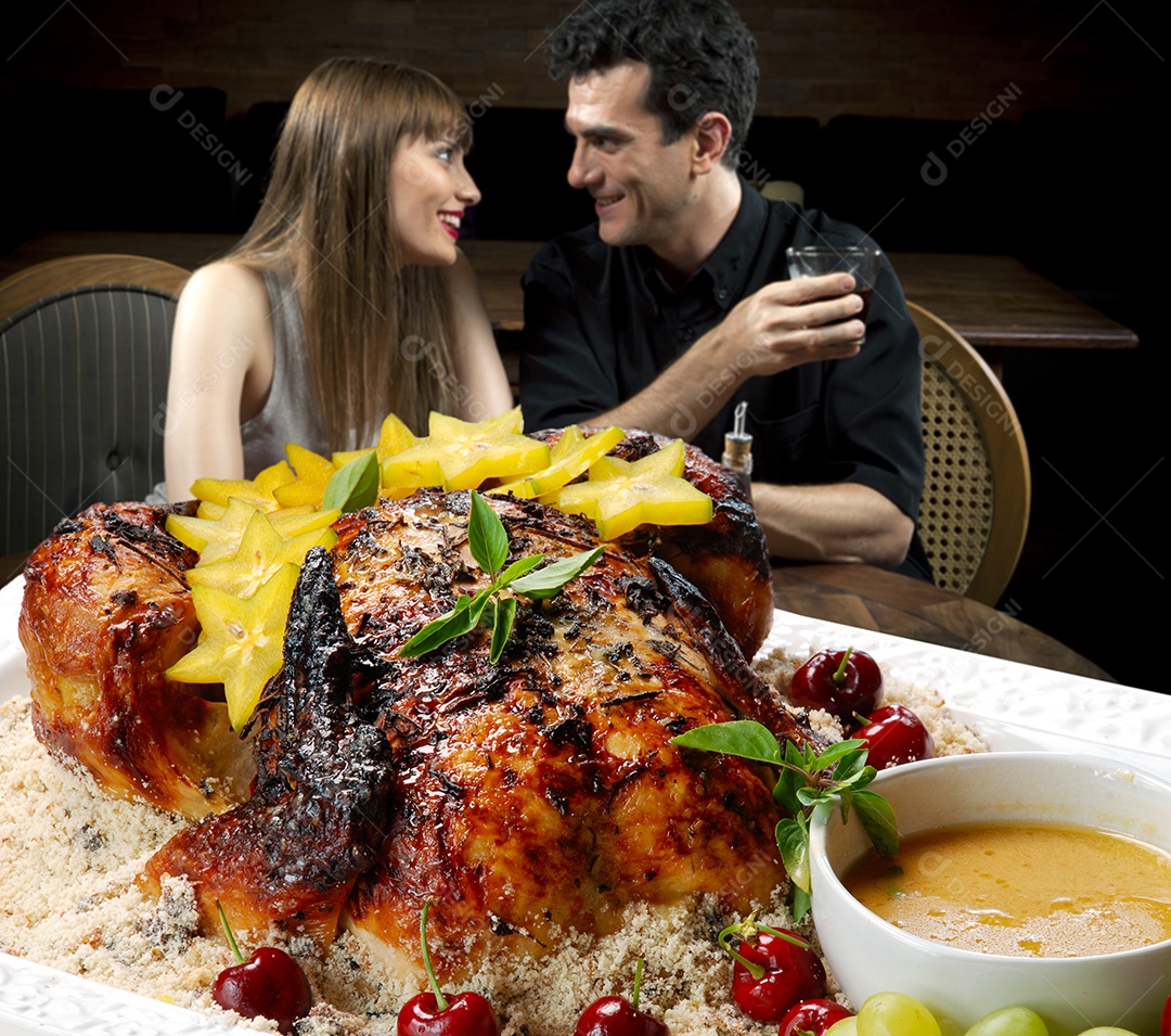 Frango assado com decoração e farofa