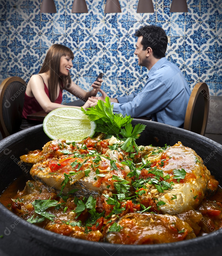 Moqueca de peixe com temperos e limão