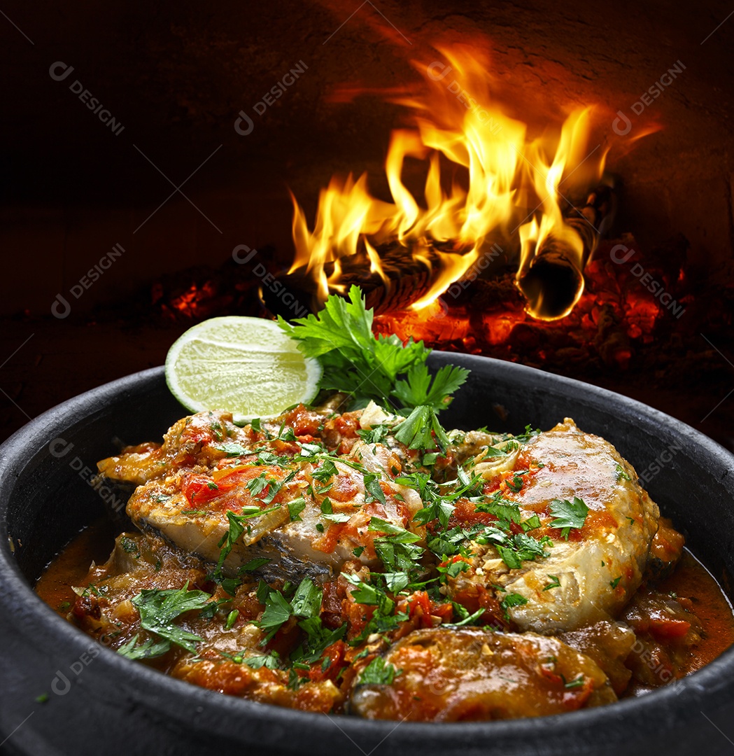 Moqueca de peixe com cheiro verde