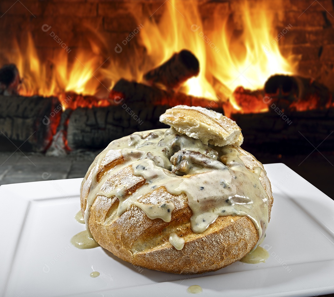 Panhoca pão recheado com carne e creme