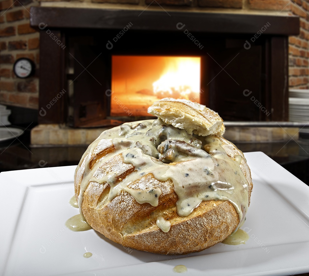 Panhoca pão recheado com carne e creme