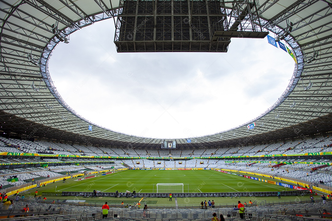 Campo de futebol em um dia de sol