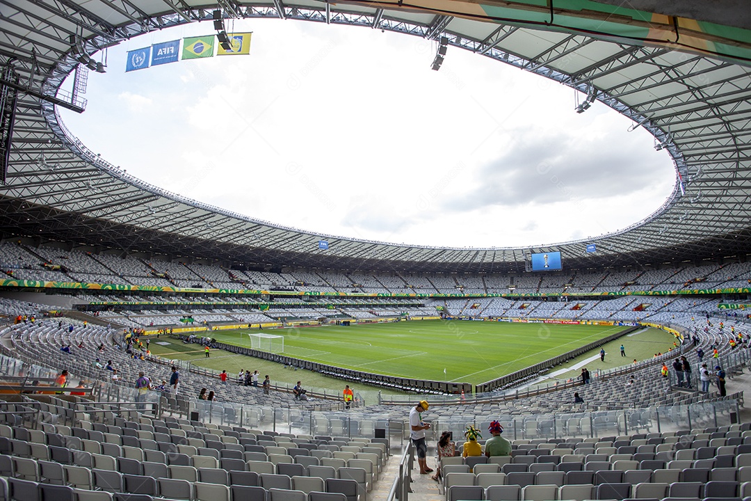 Campo de futebol em um dia de sol