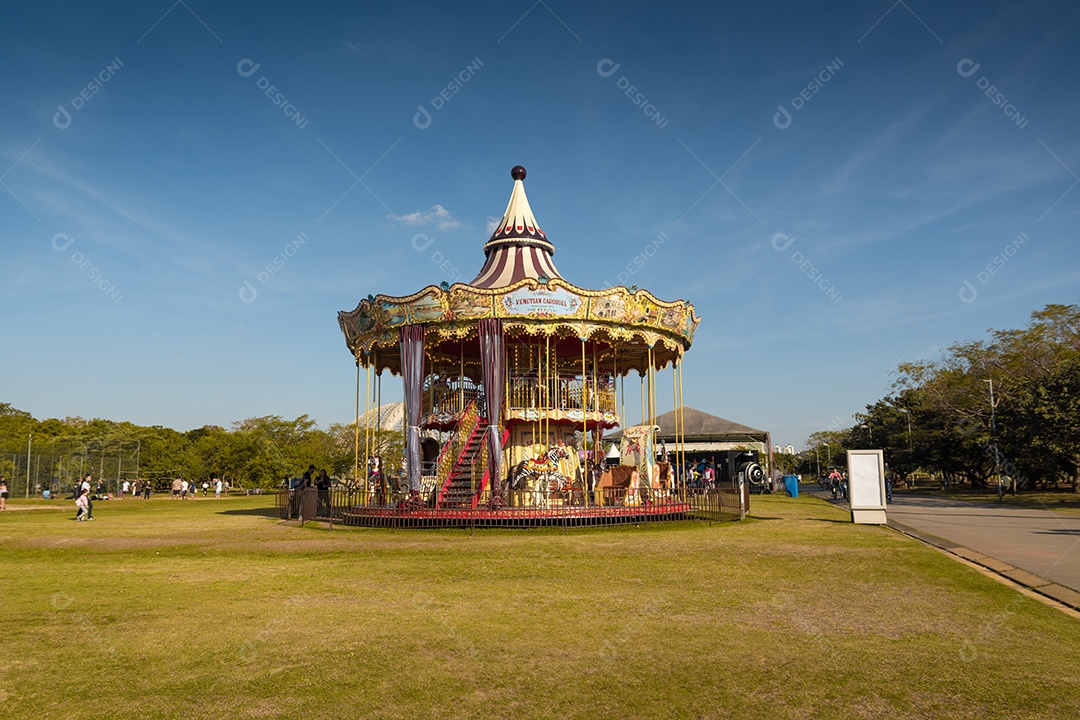 Carrossel Veneziano o mais antigo do mundo no parque de São Paulo