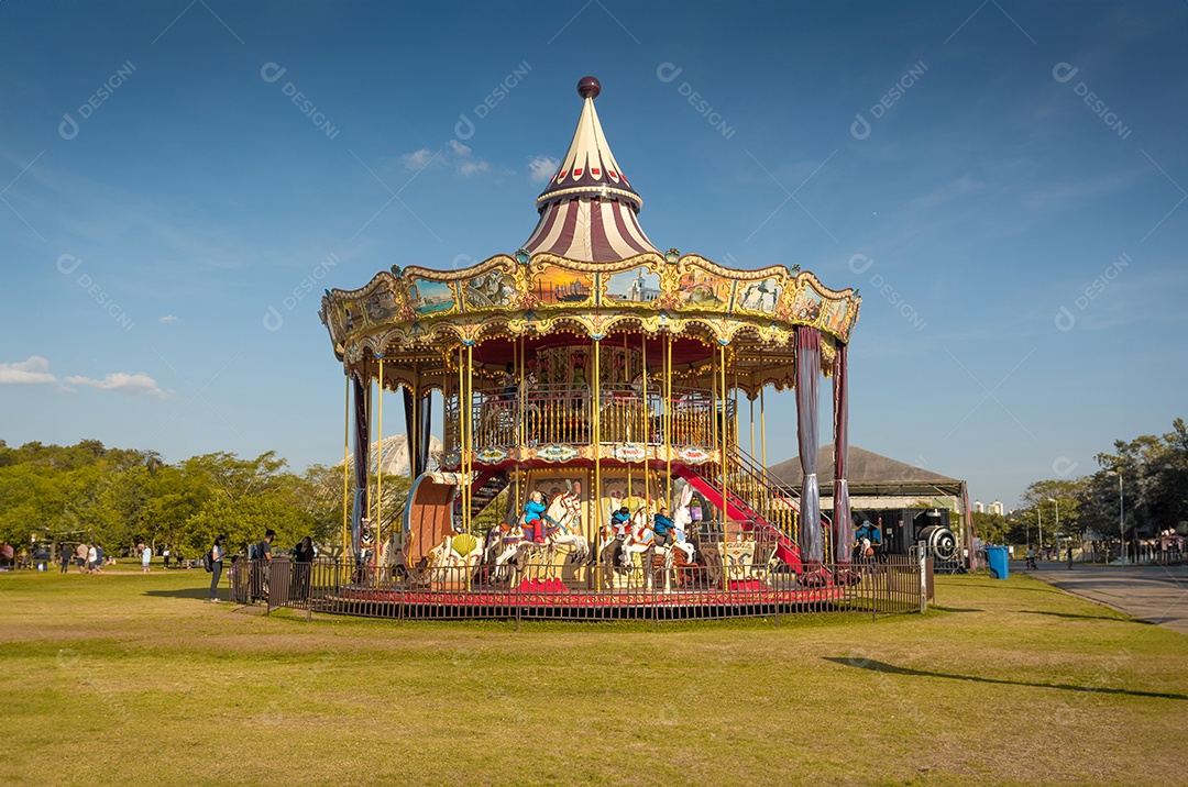 Carrossel Veneziano o mais antigo do mundo no parque de São Paulo