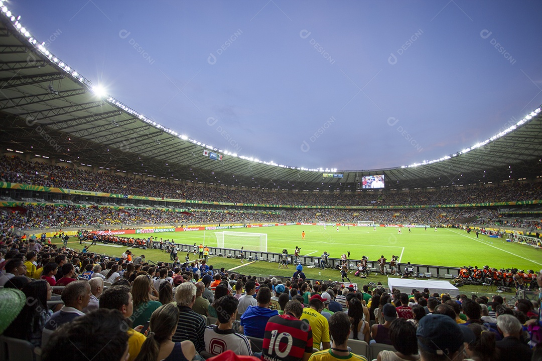Estádio de futebol lotado para jogo