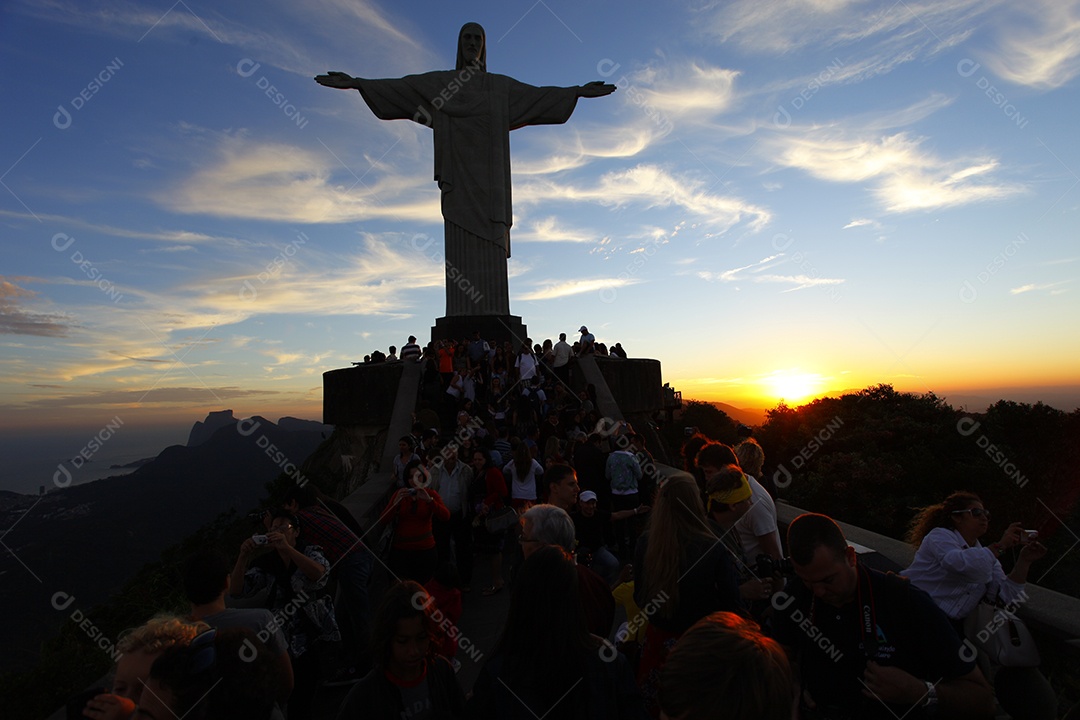 Cristo redentor monumento cheio de turista