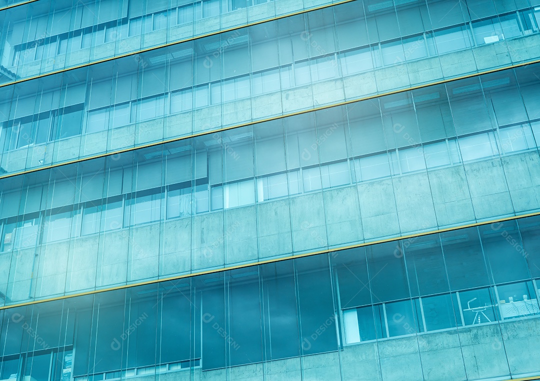 Edifício de escritórios moderno e sustentável em vidro verde