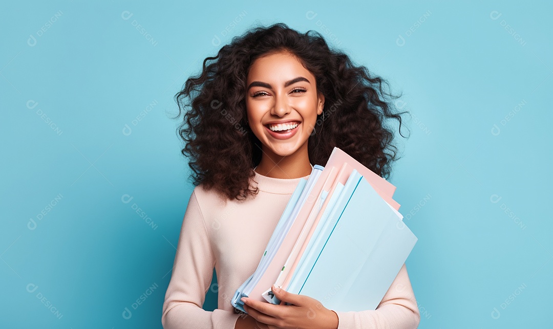 Jovem sorridente estudante