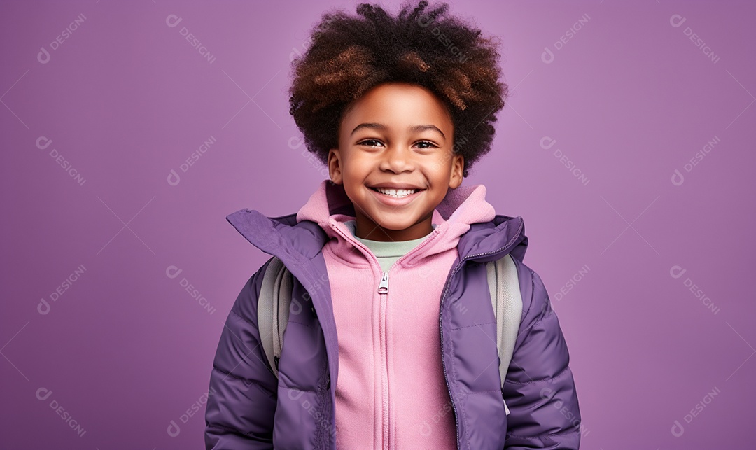 Menino sorridente estudante