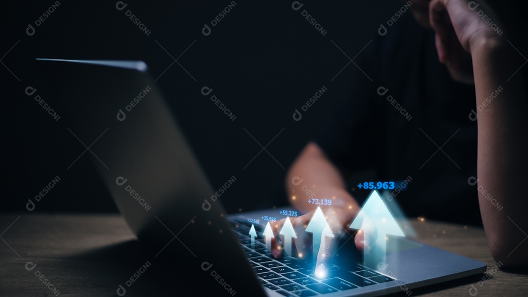 Mulheres que planeiam investimentos a longo prazo, os negócios continuam a crescer, a volatilidade do mercado de ações