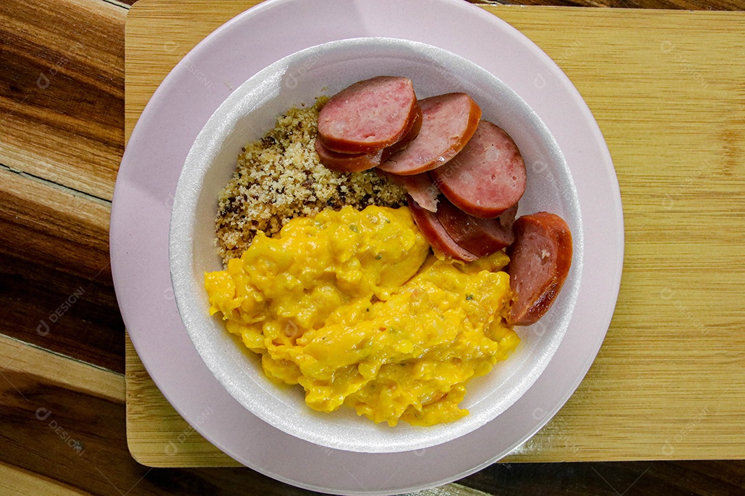 Delicioso prato de comida sobre a mesa