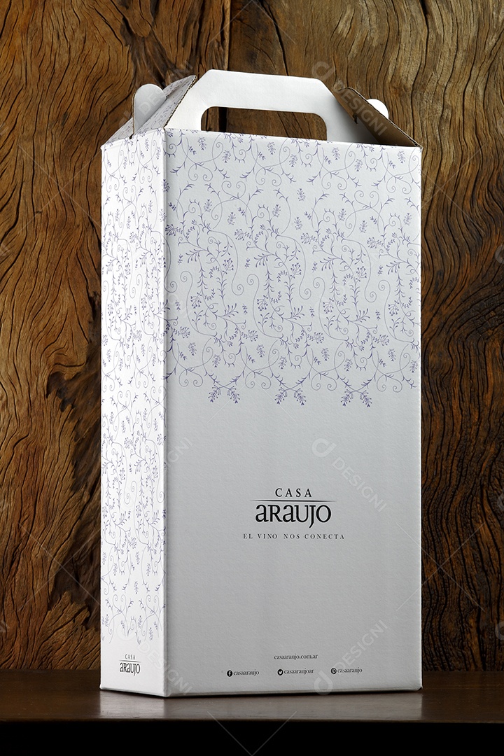 Garrafa de vinho sobre a mesa