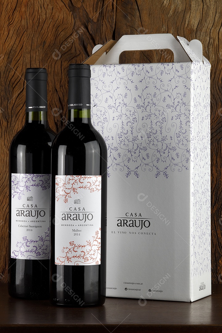 Garrafa de vinho sobre a mesa