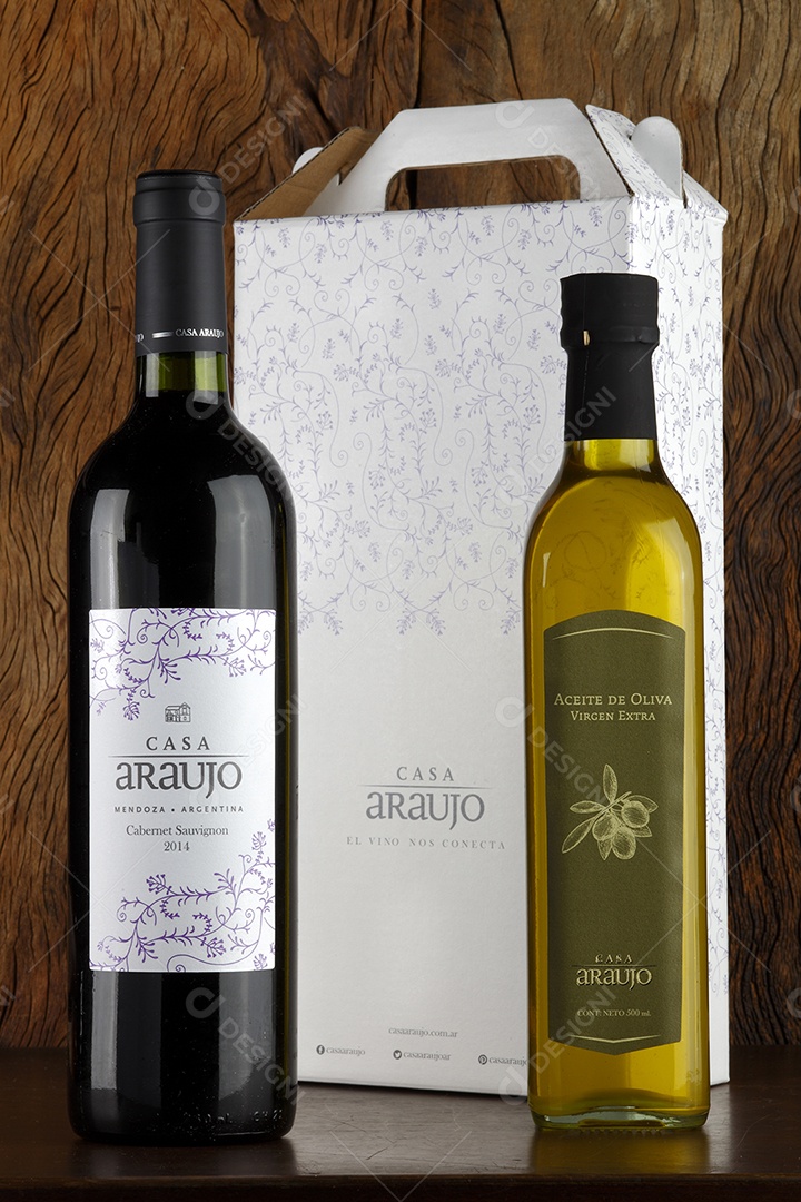 Garrafa de vinho sobre a mesa