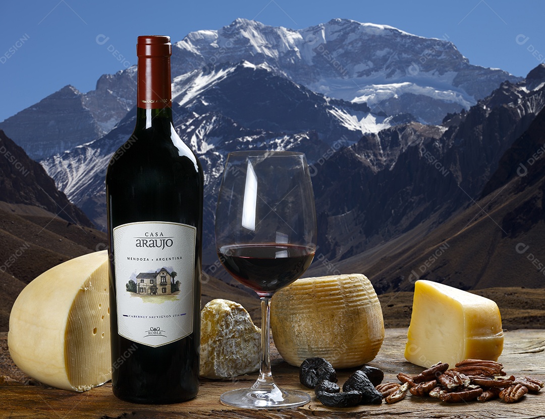 Garrafa de vinho sobre a mesa