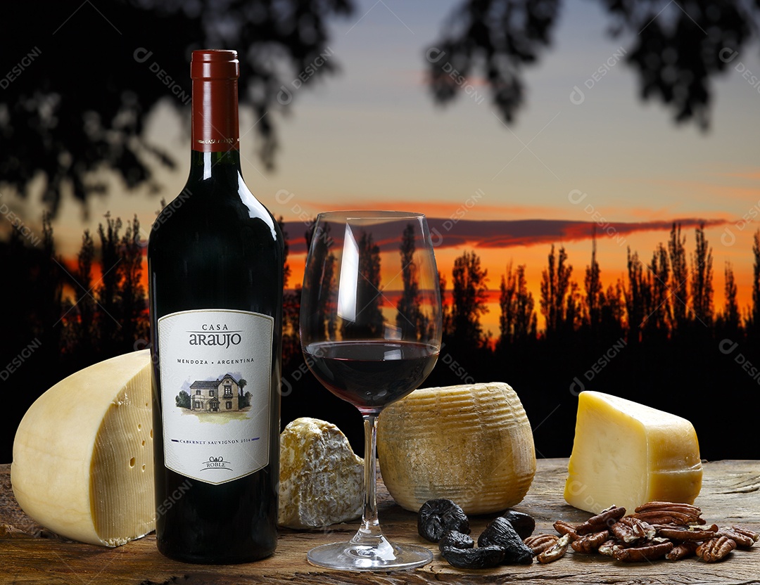 Garrafa de vinho sobre a mesa