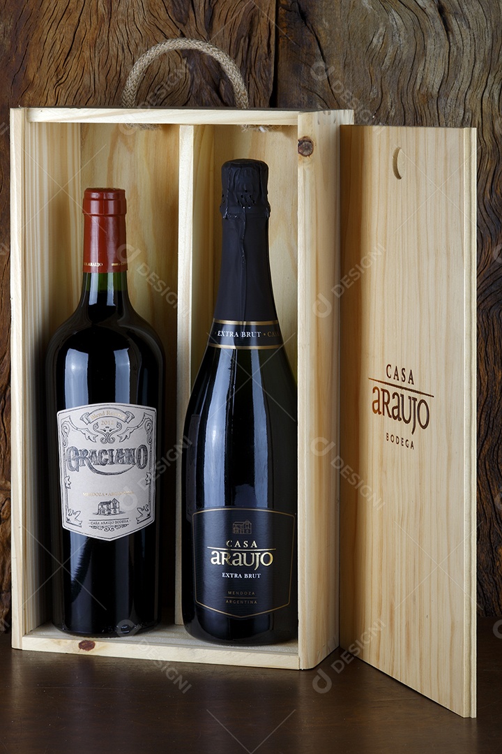 Garrafa de vinho sobre a mesa