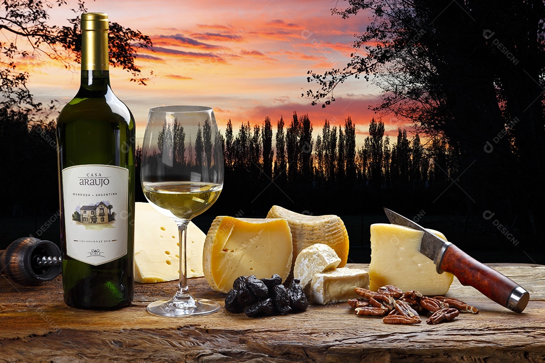 Garrafa de vinho sobre a mesa