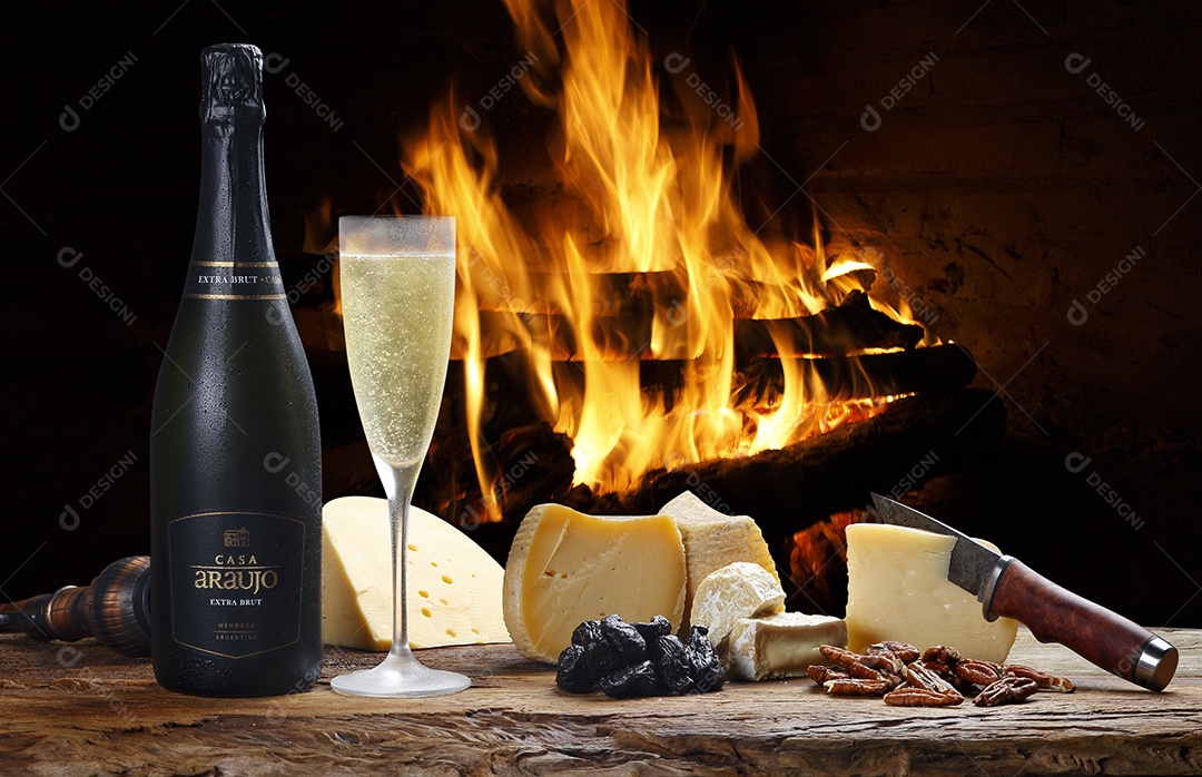 Garrafa de vinho sobre a mesa