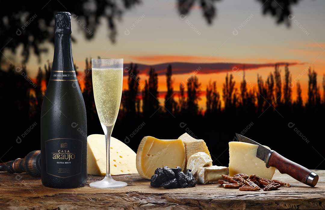 Garrafa de vinho sobre a mesa