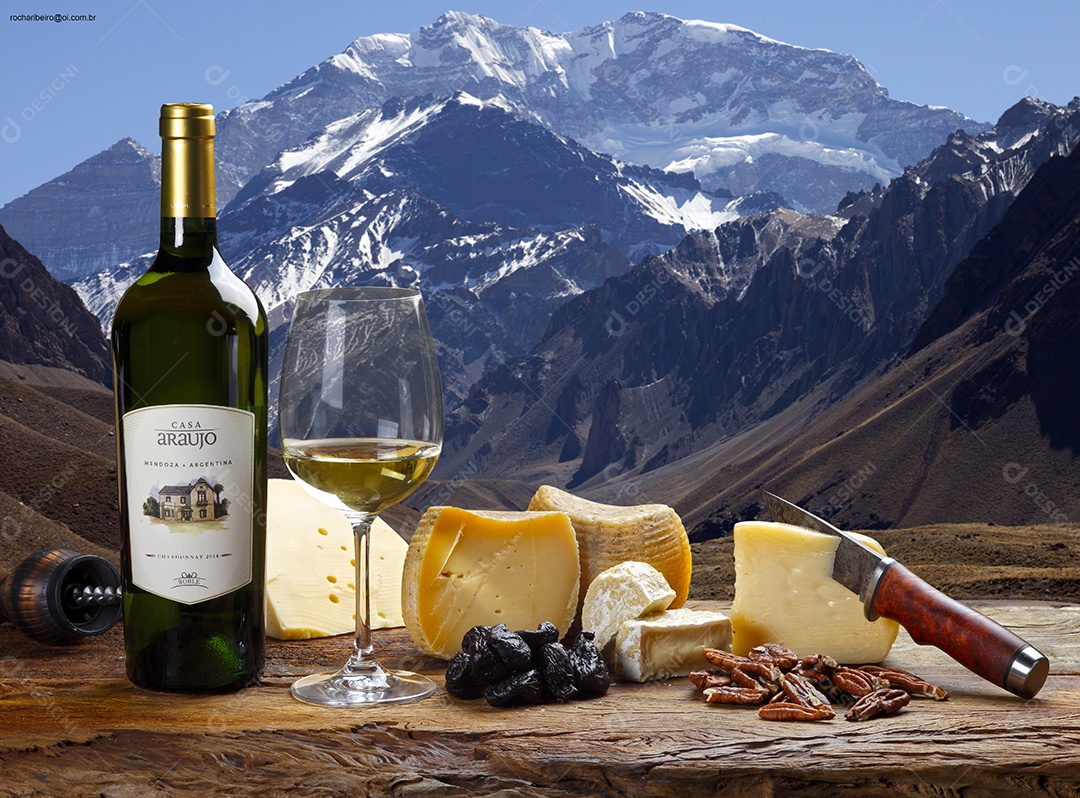 Garrafa de vinho e queijo